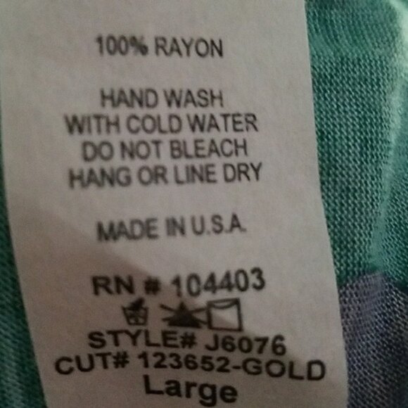 NWOT Eage crop top with a split back L - Picture 4 of 4